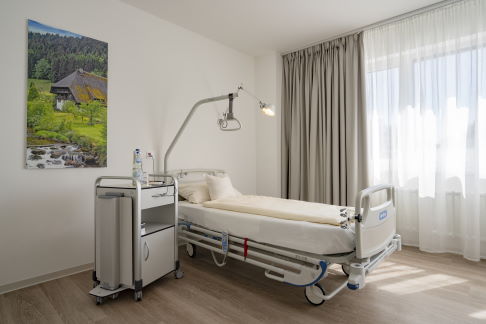 غرفة خاصة داخل مستشفى Gelenk-Klinik في غوندلفينغن، ألمانيا